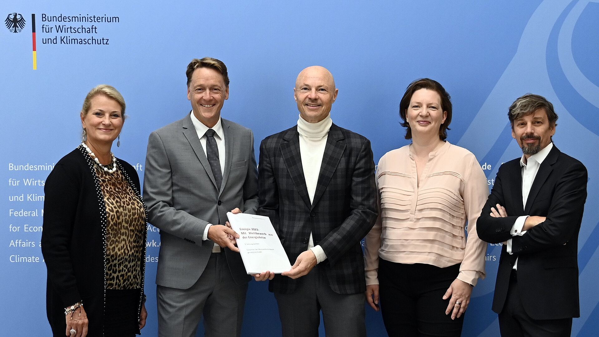 Die Monopolkommission übergibt das Sektorgutachten Energie 2023 an das Bundeswirtschaftsministerium